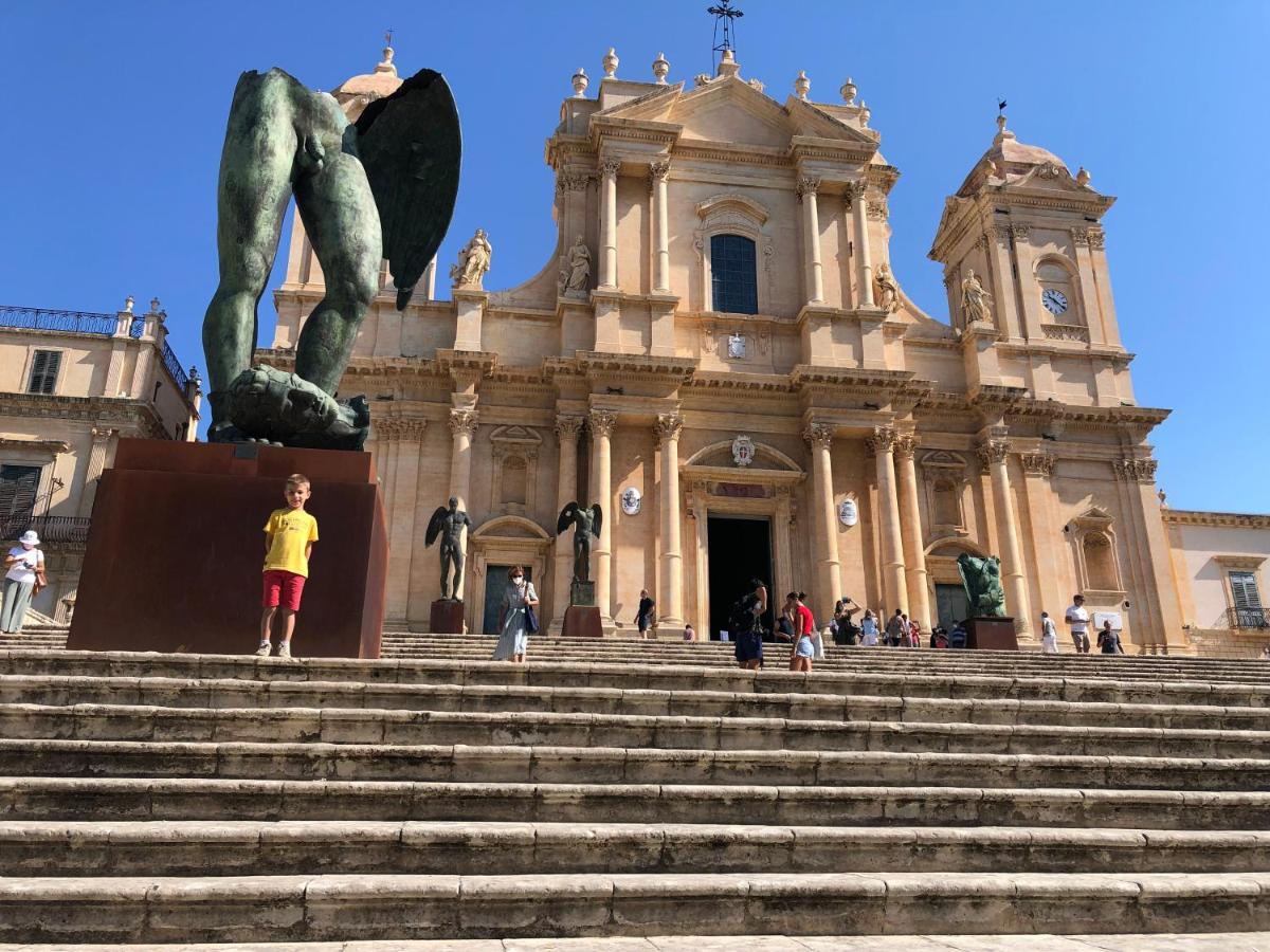 Vila Tannur Del Carmine Noto Exteriér fotografie